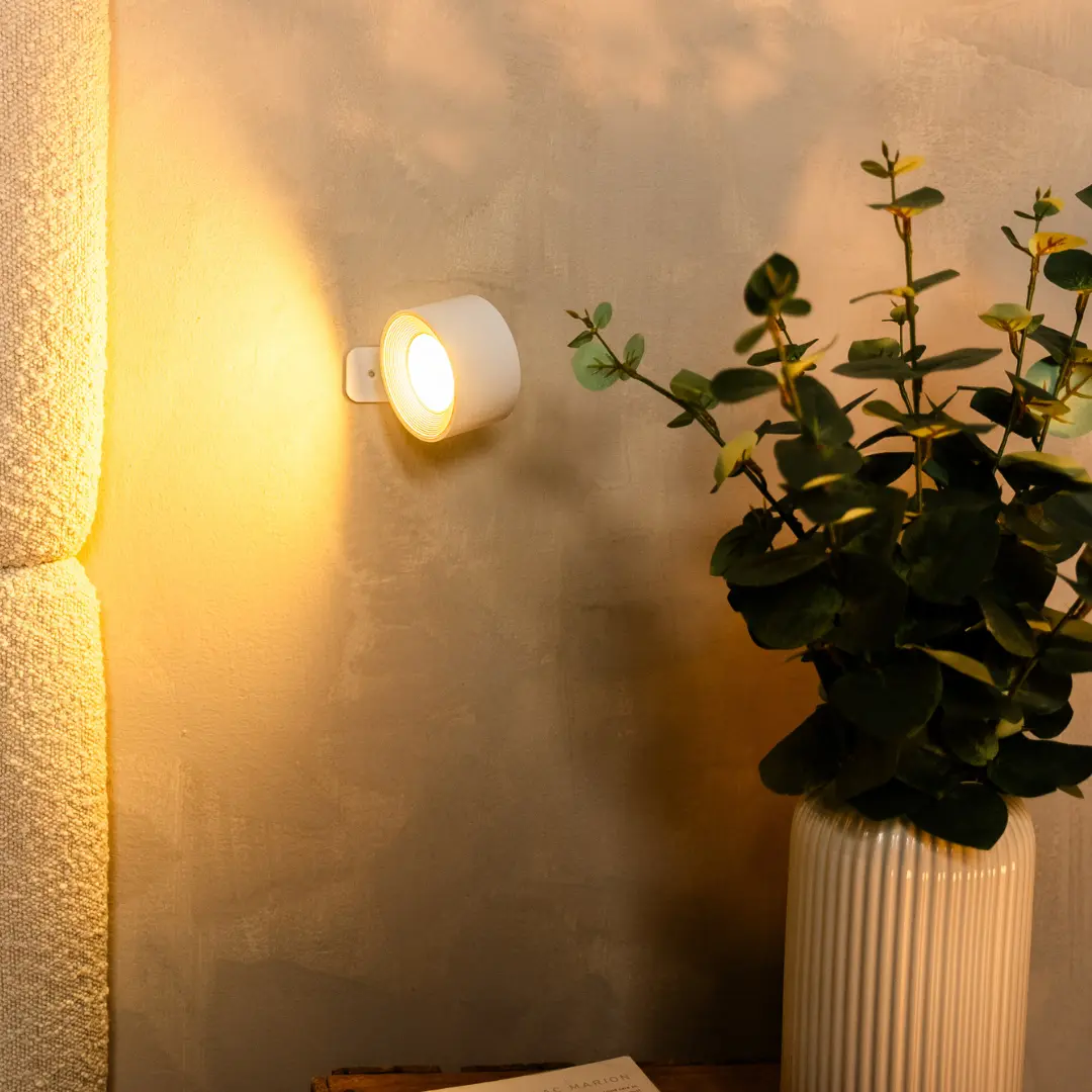 Wireless Wall Lamp — Ambient Light with the Touch of a Button