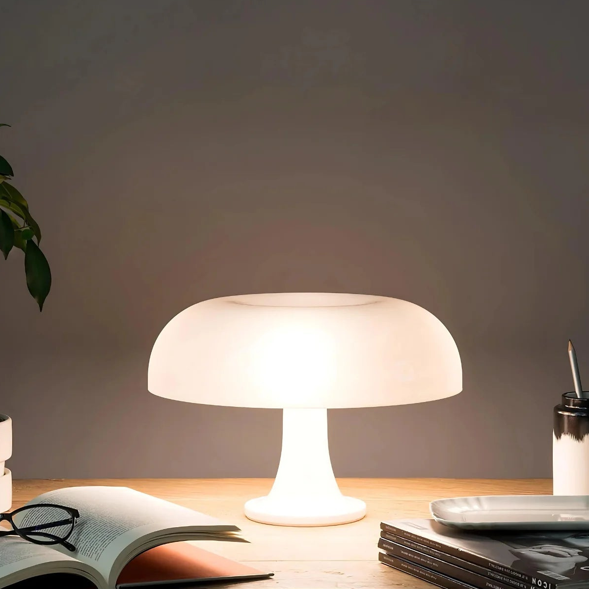 Bauhaus Desk Lamp Vintage Dome – Gentle Illumination in Classic Style